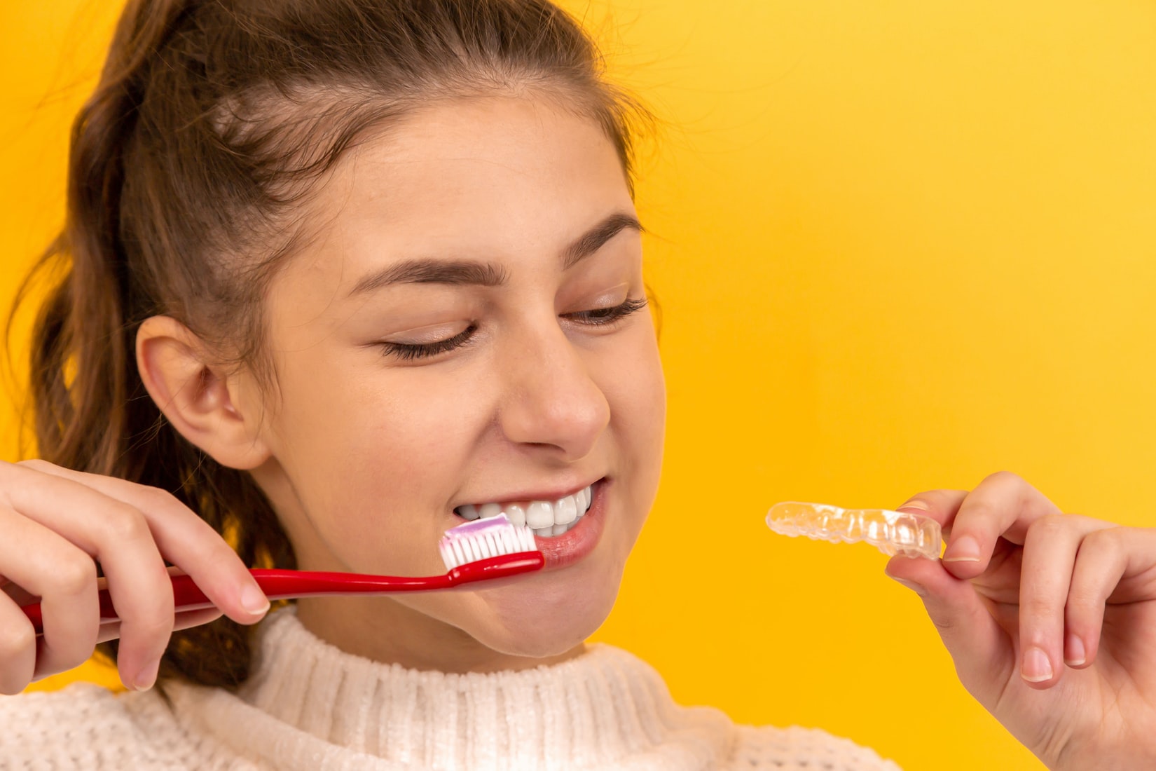 8 Essential Tips to Help Keep Your Teeth Clean Between Cleanings